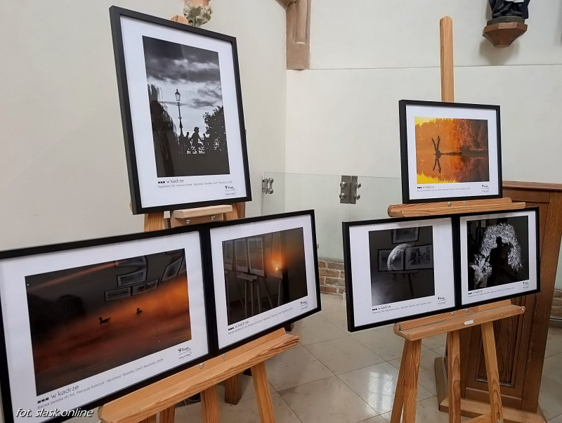 Wernisaż wystawy fotograficznej "Światło. Cień" podczas Światowego Dnia Informacji Na Temat Rozwoju